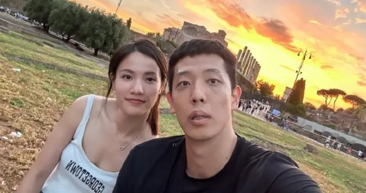 沈梓捷和女友近照，600万顶薪体测却不过，场均5分，女友是大美女