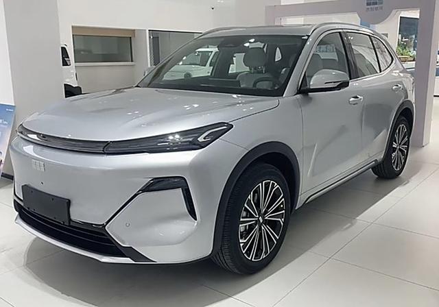 吉利银河星舰7实车！油耗3字头，续航达1420km，预售仅10.98万起