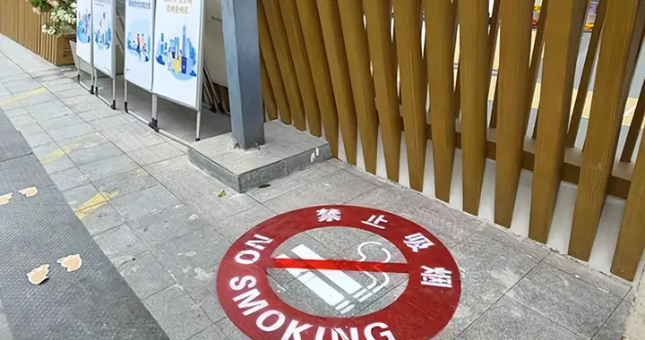 深圳控烟二十多年，对比香港的罚单和新加坡的铁腕，更多的是无奈