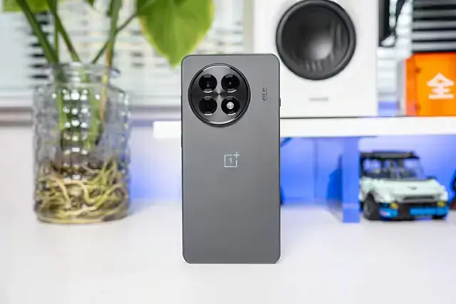 差价100块钱，一加ACE 5 Pro 和一加ACE 5 至尊版，该怎么选？