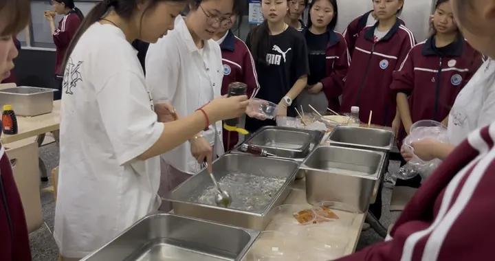 新闻传真|遵义江南卫校：美食课堂匠心育人 学子在实干中成长