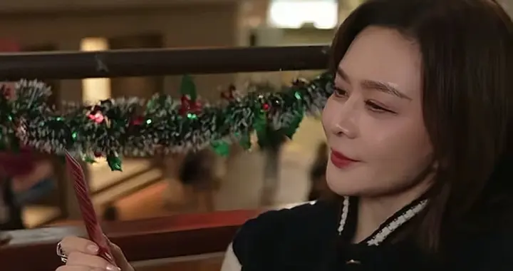 63岁关之琳公开感情状态，称重要的人还在身边，当年那句反问成真