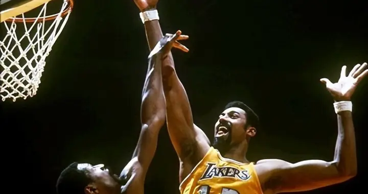 哈登：我最高纪录2818分，乔丹：我3041分，他：麻烦让一让