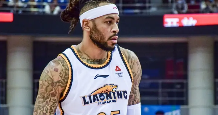 辽篮醒醒吧，赶紧裁掉威尔斯+奥利弗，找个超强小外进八强才有戏