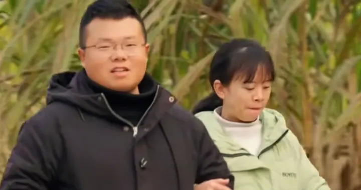 桃子啃甘蔗曝光！吐槽地摊糖！网友：何必踩一捧一