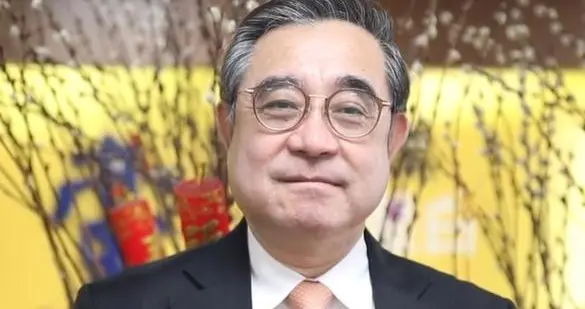 郑丽文来大陆吴成典点赞，他是明星吴尊的堂兄，曾出席北京冬奥会