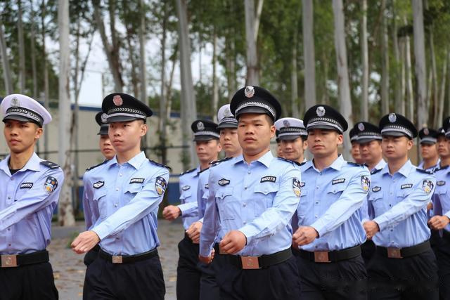 辅警是不是应该给他们涨点工资，因为他们太辛苦