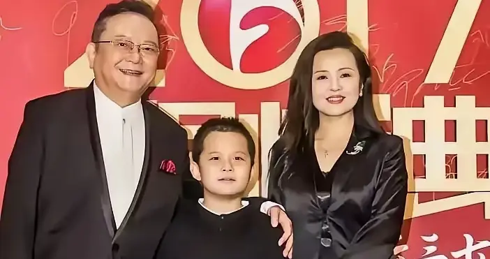 老来得子，三口和睦