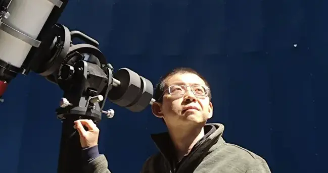 曝北京44中名师生志昊去世，年仅46岁，开学典礼上晕倒，妻子发声