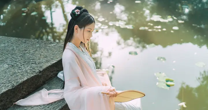 参照《锦瑟》写了一首七律，李商隐读后也要大吃一惊