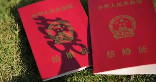 配偶离世后，千万别急着丢结婚证！藏着4个关键用处
