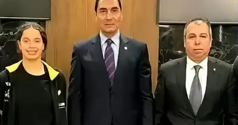 女王凯旋，汉娜归国部长接机，非洲不只有田径，也能玩转乒乓球。