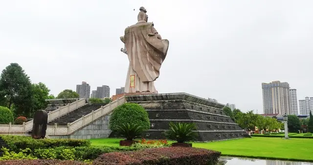 项羽三年称霸的辉煌与败局：英雄的崛起与悲剧的终结