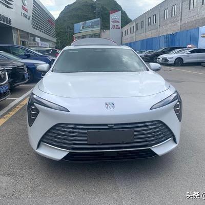 饭桶聊车：别克君越选黑色还是白色好呢？