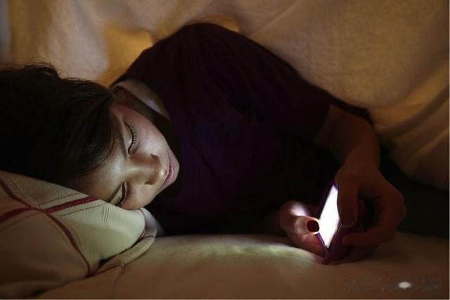 眼睛昏花看不清楚？3个中成药，养肝护眼明目