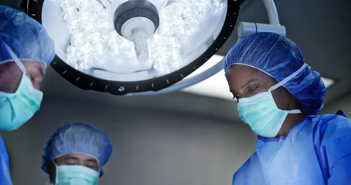 白内障眼睛模糊怎么治疗？很多人还在等“熟透了”，再拖就晚了