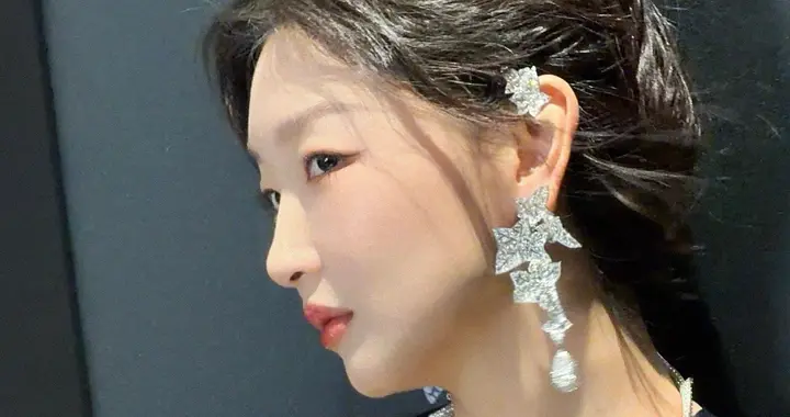 周冬雨分享图片