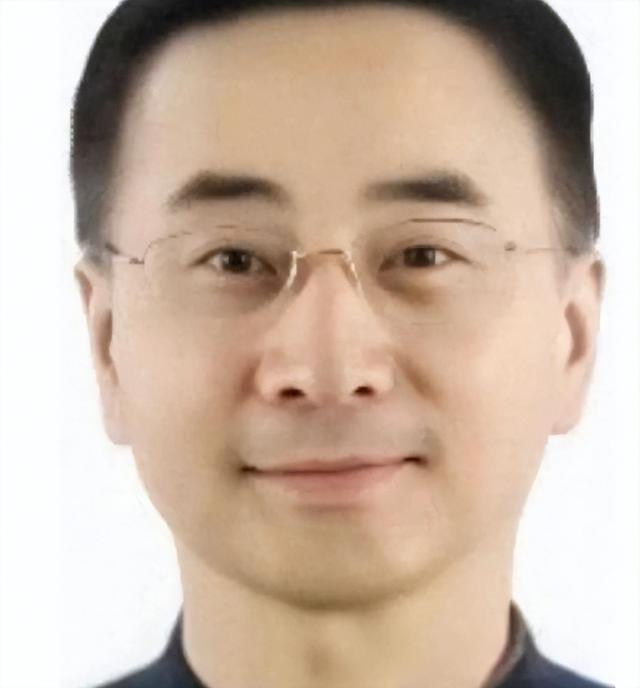 网传刘亦菲生父身价上千亿？疑惑了35年，如今得知原来生父是他