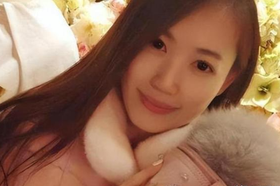 一把好牌打的稀碎，离婚6年后，“偷腥不擦嘴”的马蓉现在怎样了
