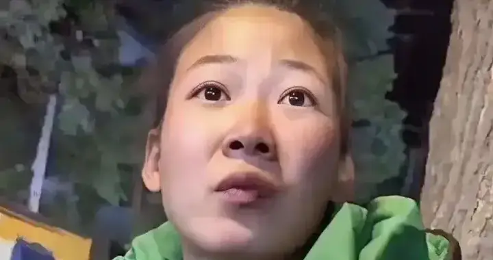 1男子深夜在档摊买香蕉，转账60000元，男子竟说：没转错！