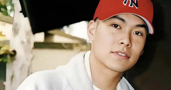 14岁出国，19岁入狱，23岁去世，他却靠遗作击败周杰伦