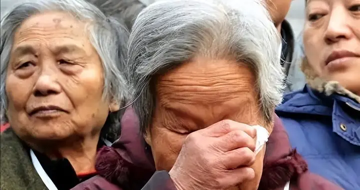 村口送鸡蛋、免费理疗？80%老人中招养老骗局，套路比你想的更狠