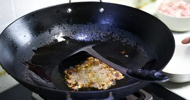 奇迹锅：用30年不生锈的秘密，震撼全球的厨房传奇！