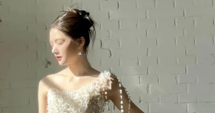 任敏｜这是要美哭我吗？珍珠白裙也太仙了吧！