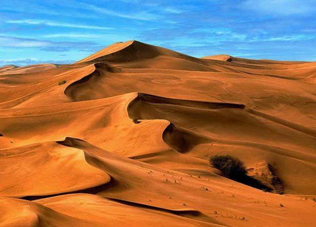 美国卫星发现，中国花115亿在沙漠里铺满光伏板，结果震惊了