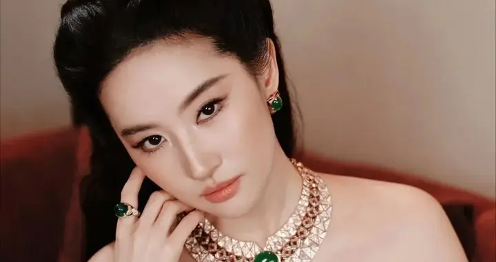 只是一场“误会”？刘亦菲裁剪越南女星胡玉荷合照事件后续来了