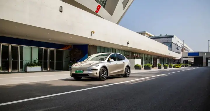 坚持与妥协——试驾特斯拉Model Y L | CAR REVIEWS