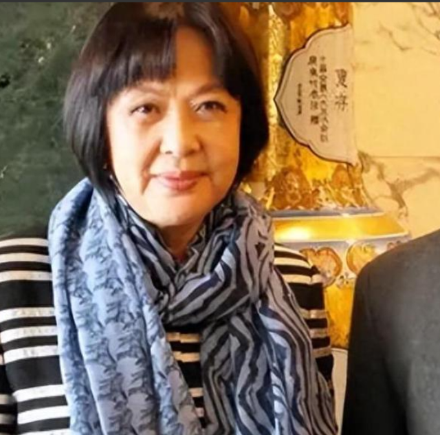 71岁刘璐：80年代最红主持人，退休患上精神疾病，如今怎么样了?