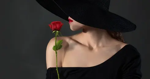 牌局中的幽魂秘影