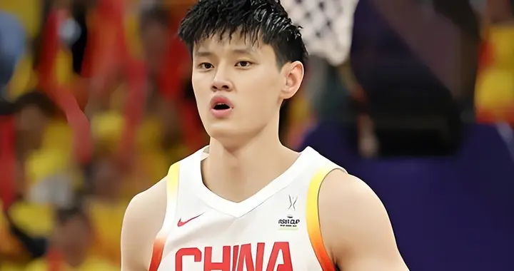 场均11.5分背后藏隐患？曾凡博突然离队揭秘，这伤到底多严重？