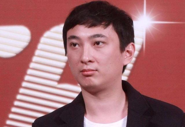 王思聪又换女友？携俩美女玩“狼人杀”，结束后三人同回酒店