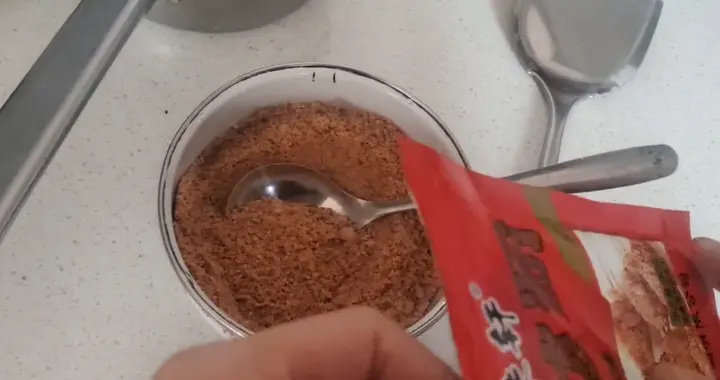 自制香辣牛肉粉，加入自制辣椒粉，味道更棒！