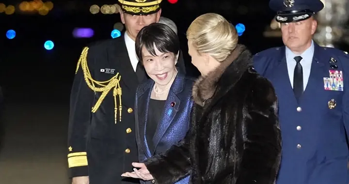 美日签了字，高市离开华盛顿，第一时间告知中方，她要找一条退路