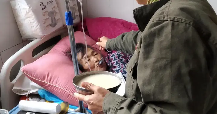 伺候婆婆三年，小姑子指责我说话不温柔婆婆不吭声，我：你好你来