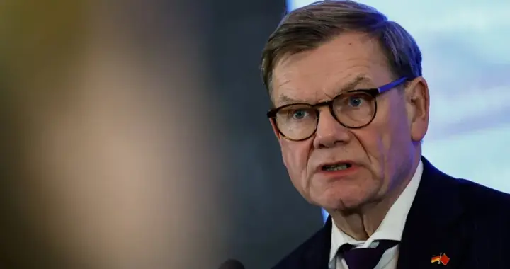 德外长还没缓过神，感叹中国领先全球；英国急了，但只被回了4字