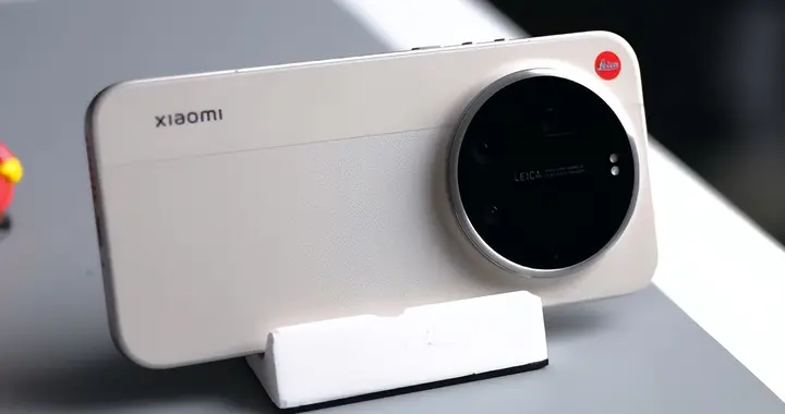 小米17 Ultra突然跳水，徕卡2亿+6800mAh+M10屏幕，价格有诚意了