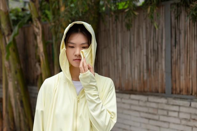 夏天防晒伤！户外活动的3个防护要点，皮肤白不脱皮