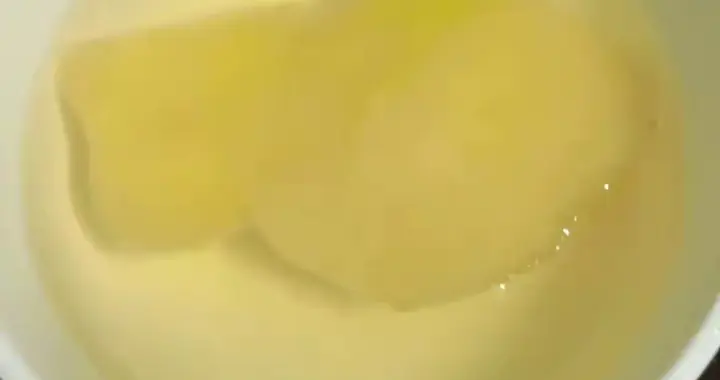 萝卜苹果水，我们每周都会煲一次给娃喝，娃喝了胃口好还不上火！