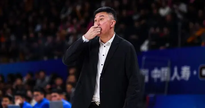 杜锋需敲打两外援，奎因无球防守积极性不高，萨林杰挡拆意愿不强