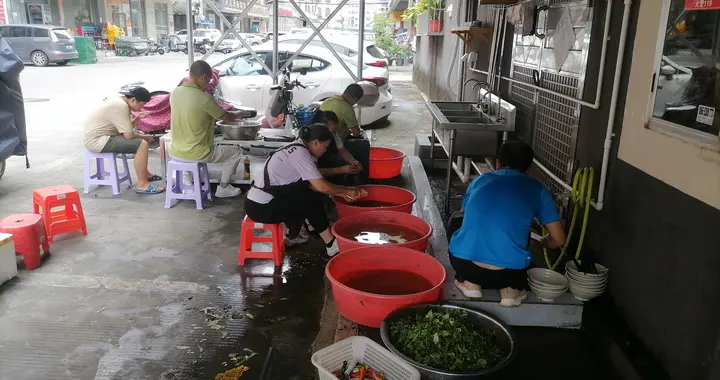 夏日善行暖人心 素食志愿递温情