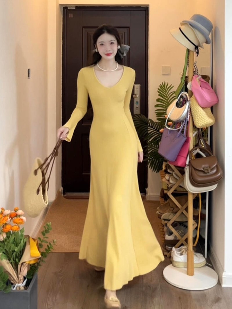黄色V领连衣裙高级感掐腰裙多巴胺绝美小裙