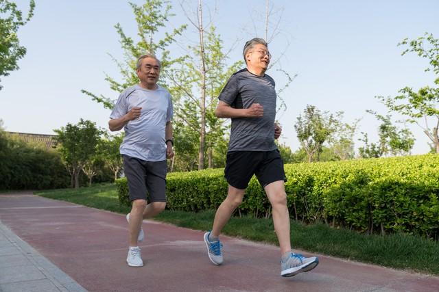 医生直言：过了65岁，身体再好也别碰5种运动，后果怕你承受不起