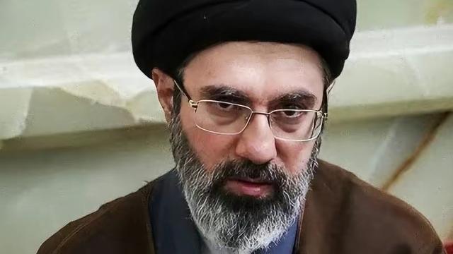 诗心寄云帆：伊朗这次真狠，直接把美以安插