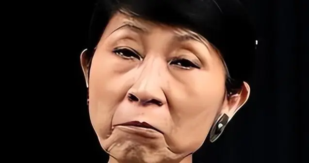 苍天饶过谁！拒唱国歌否认中国籍，俩儿子落户国外，她现状如何？