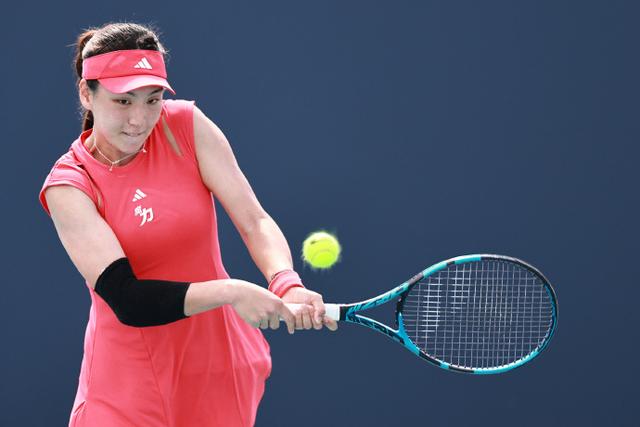 0-2！王欣瑜遭关键破发+输抢七，一轮游出局，郑钦文首秀时间确定