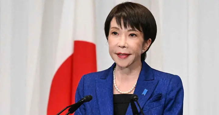 日本人集体道歉，中方态度很明确，高市被要求下台，小泉也被点名